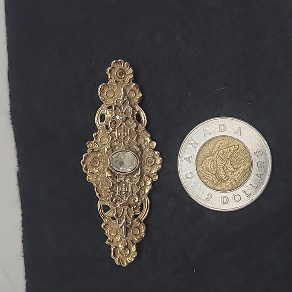 Elegant Gold Floral Brooch with Center Stone - Picture 4 of 4